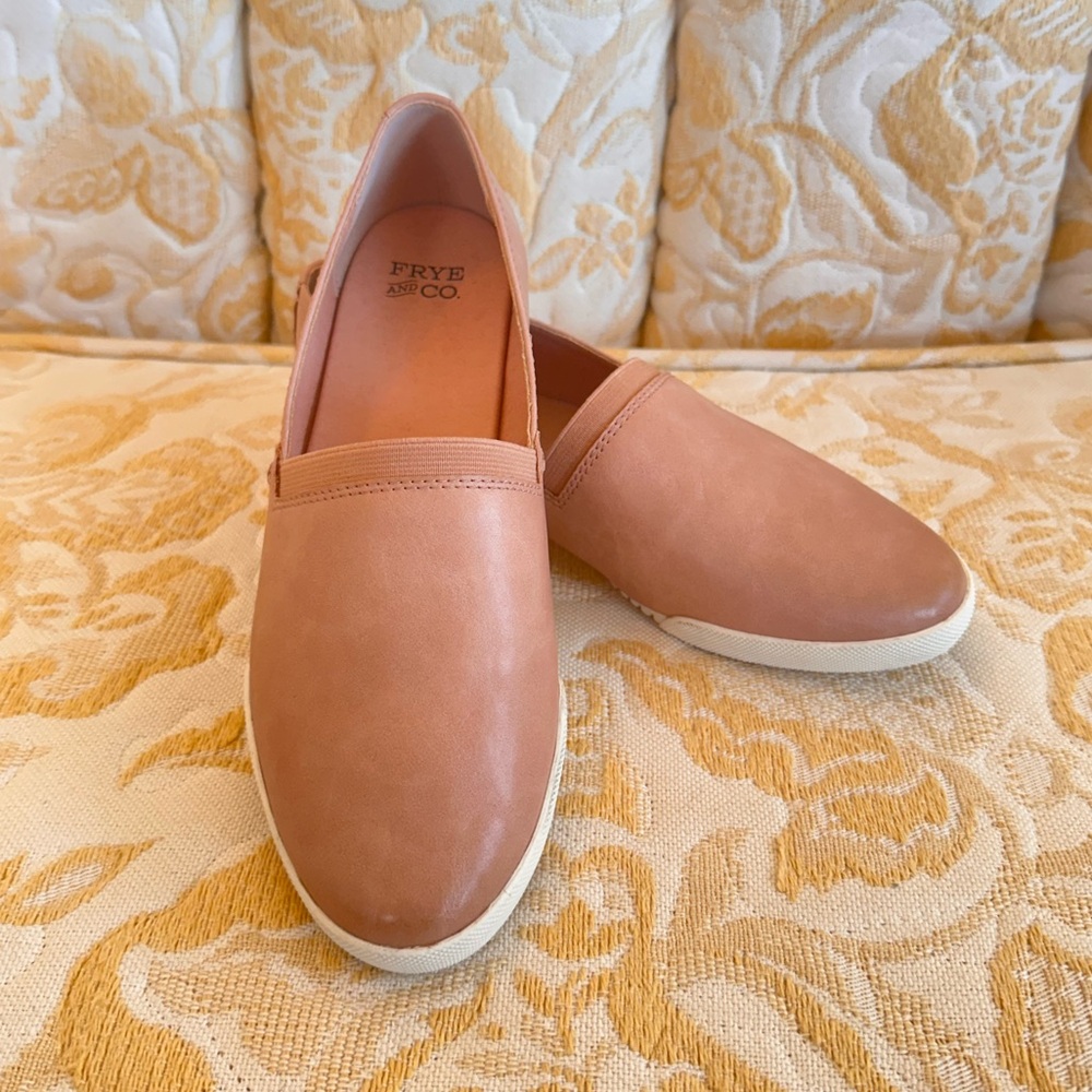 FRYE AND CO. Tan Leather Slip-On Loafers